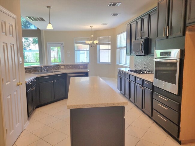 Building Photo - 2134 Hill Canyon Ct