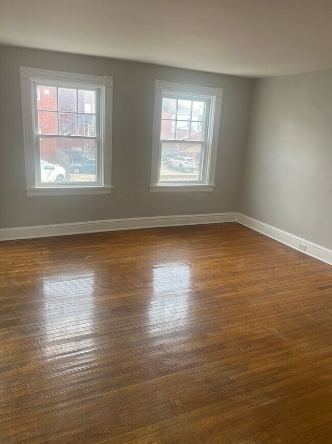 Building Photo - Spacious & Stylish 2-Bedroom Apartment with Modern Amenities – Ideal Location!