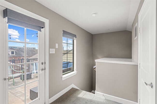 Building Photo - 2110 Shearn St