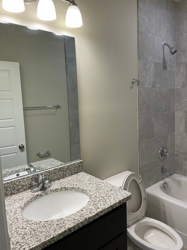 Building Photo - 704 Moore St