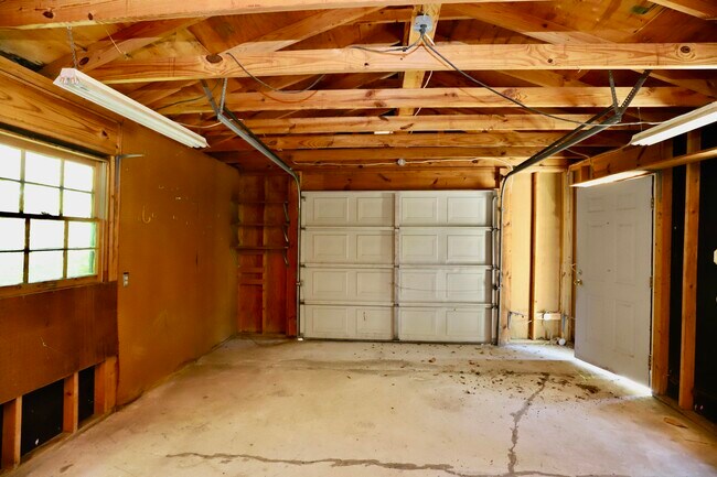 Building Photo - 6 Hilliard Dr