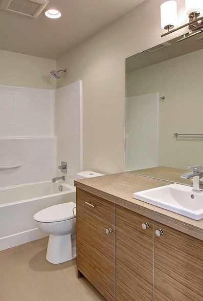2nd bathroom - 106 22nd Ave S