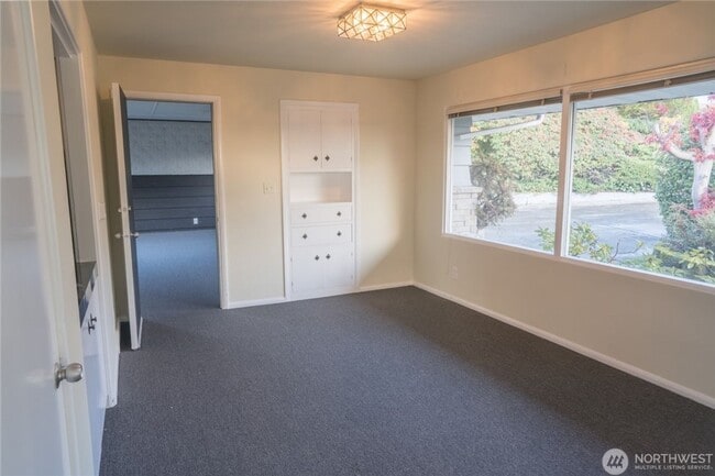 Building Photo - 3bd/1.75ba Bellevue Home