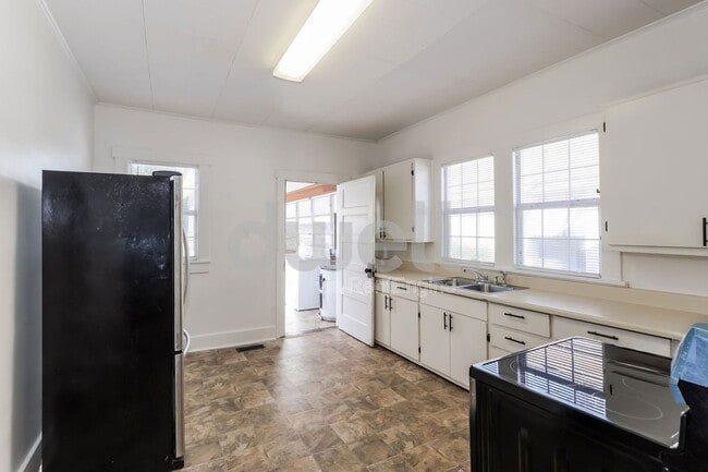 Building Photo - 1913 Ohio Ave