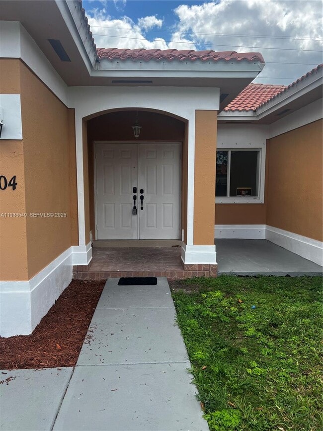 Building Photo - 1304 SE 7th Ct