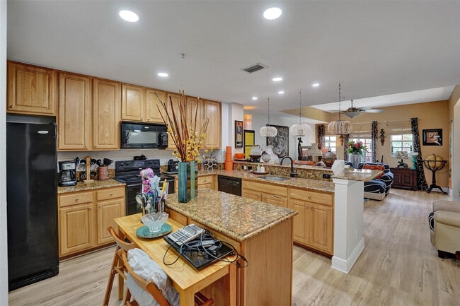 Building Photo - 617 SW 2nd Dr