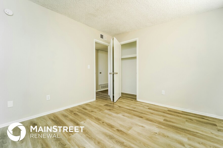 Building Photo - 3232 E Stallion Ln