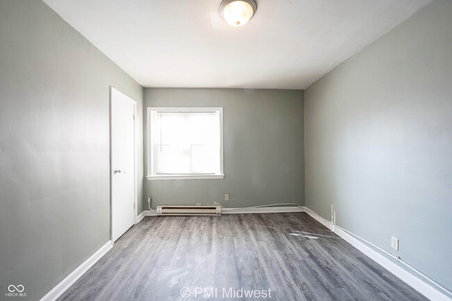 Building Photo - 3725 N Sherman Dr