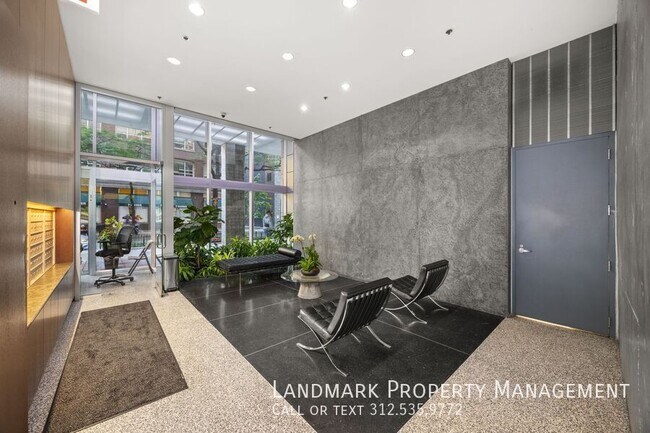Building Photo - 550 N St Clair St