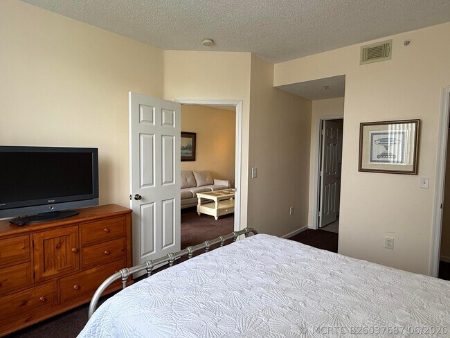 Building Photo - 2100 Greenview Shores Blvd