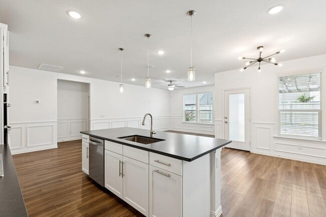 Building Photo - 2412 Rooster Ln