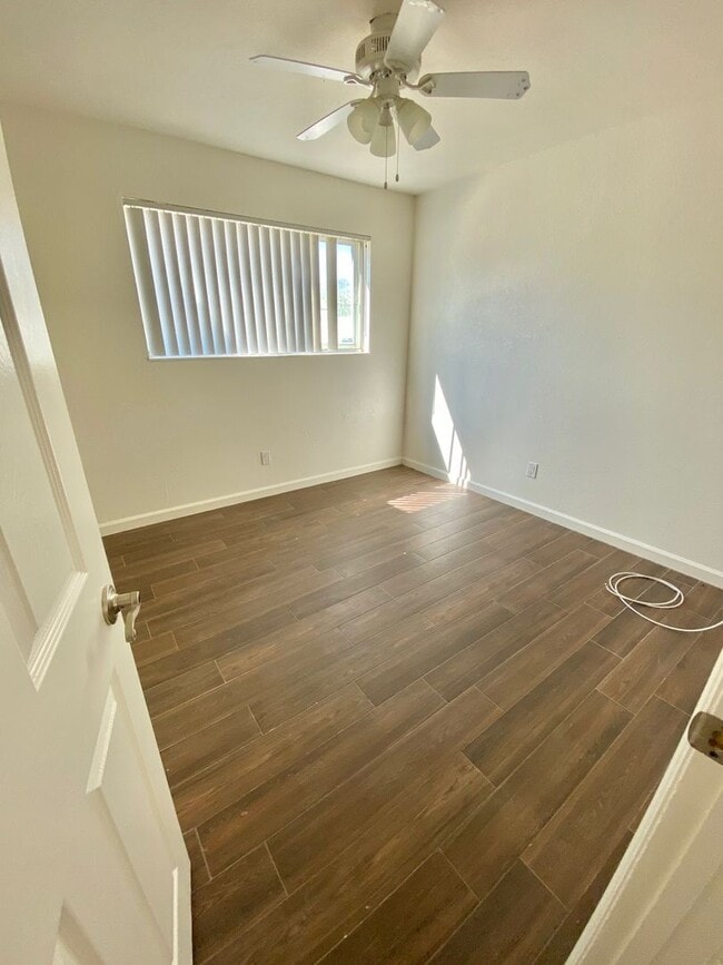 Building Photo - 4 Bedroom, 2 Bathroom Home!