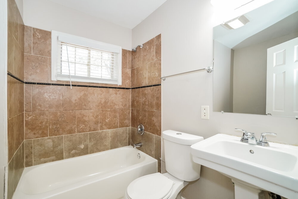 Building Photo - 1261 Grovewood Dr