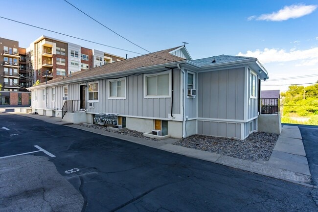 Building Photo - 1291 E Villa Vis Ave