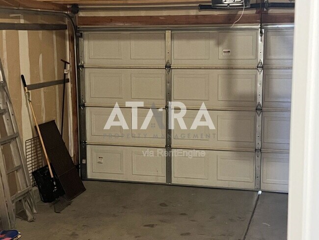 Building Photo - 258 Kestrel Dr