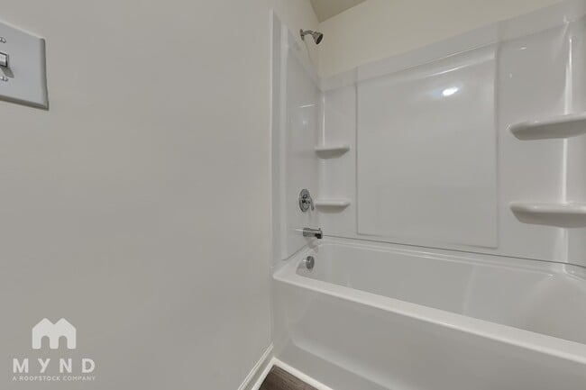 Building Photo - 3015 Fulong Dr