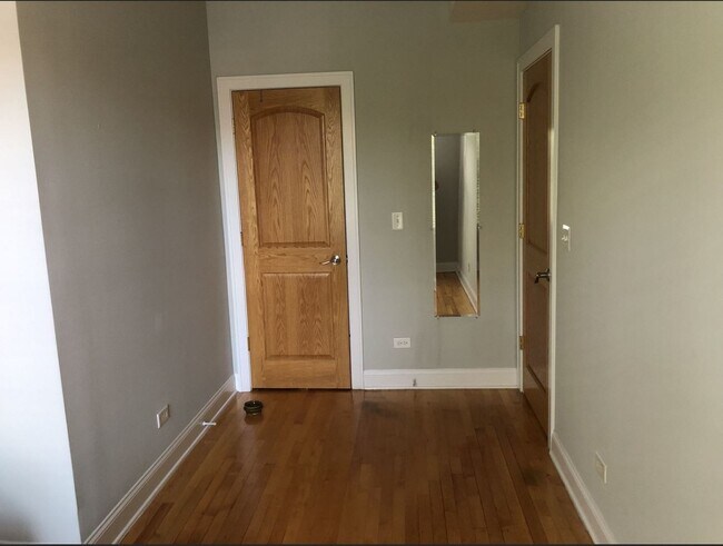 Building Photo - 1476 W Berwyn Ave