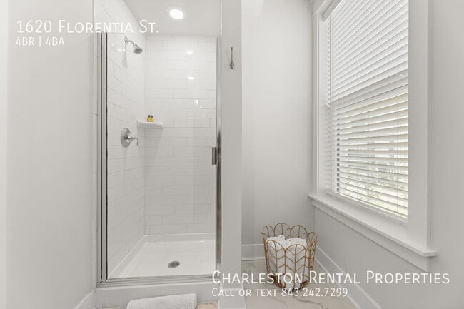 Building Photo - 1620 Florentia St