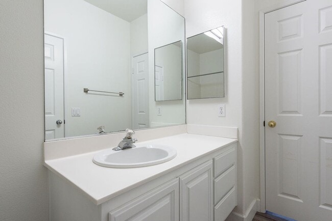 Building Photo - Quiet Carmel Valley Condo For Rent!