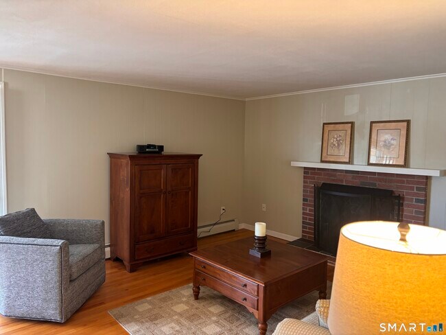 Building Photo - 7 Nehantic Dr