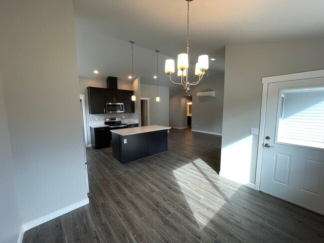 Building Photo - 2707 Oakes Ave