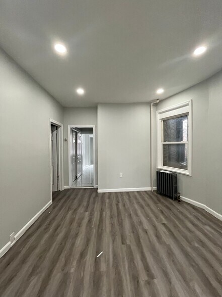 Building Photo - 122 Bergen Ave