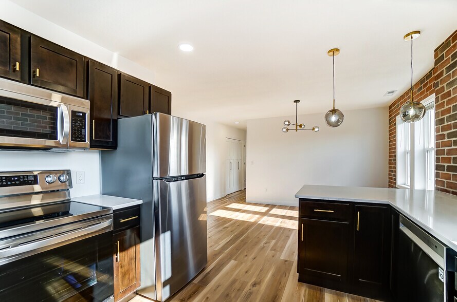 Building Photo - 309 N Elizabeth St