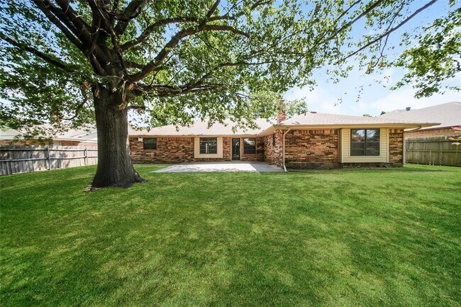 Building Photo - 9725 Pheasant Ln