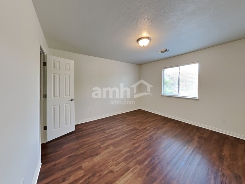 Building Photo - 2602 Port Carissa Dr