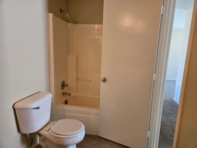 Building Photo - WATERFORD SQUARE COMMUNITY 3 BED 2.5 BATH **ASK ABOUT OUR MOVE IN SPECIALS***