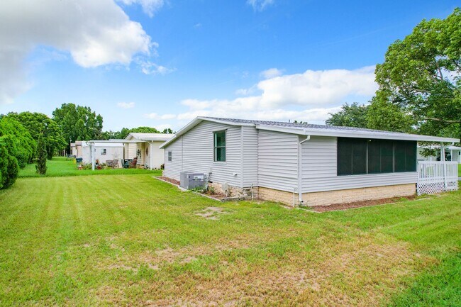 Building Photo - Gorgeous fully remodeled 2-Bedroom, 2 Bath...