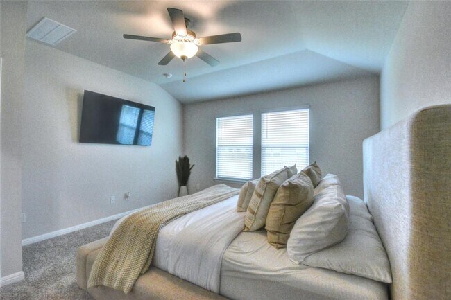 Building Photo - 257 Fossil Dr