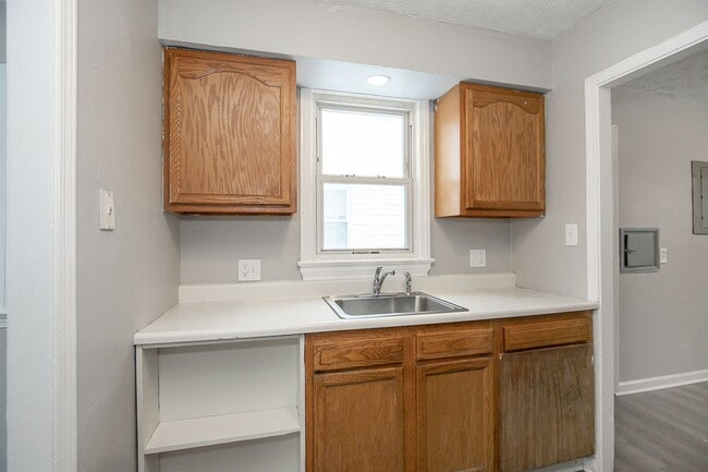 Building Photo - NEWLY RENOVATED! 3 BED, 1 BATH BEAUTIFUL SINGLE-FAMILY HOME IN CLEVELAND!