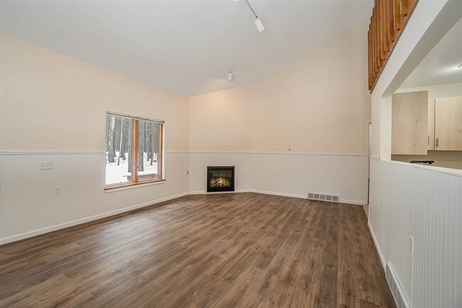 Building Photo - 3301 Thornbrook Ct