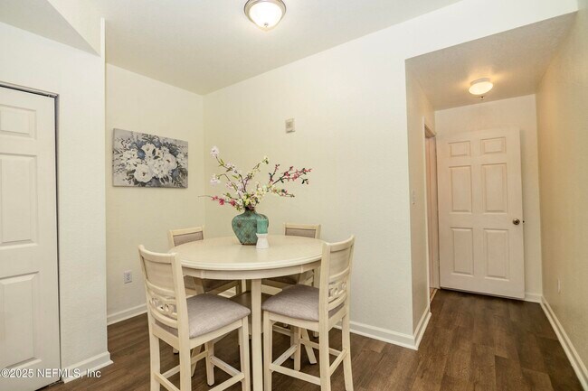 Building Photo - 305 N Villa San Marco Dr