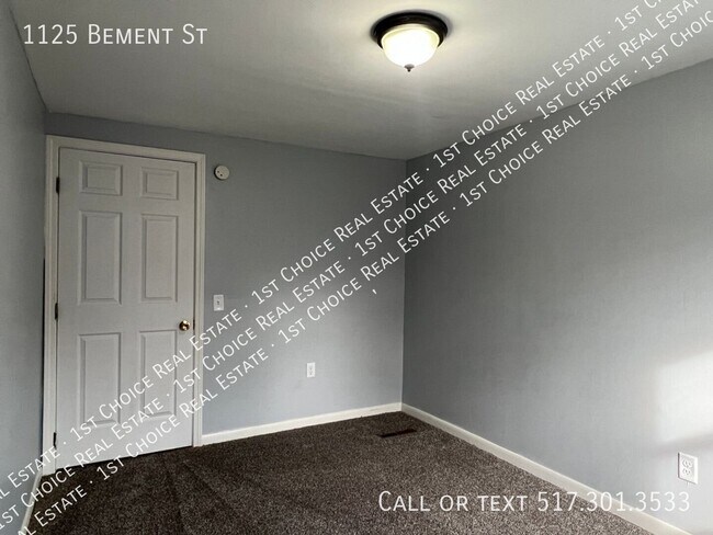 Building Photo - 1125 Bement St