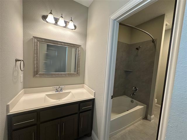 Building Photo - 7105 Royal View Dr