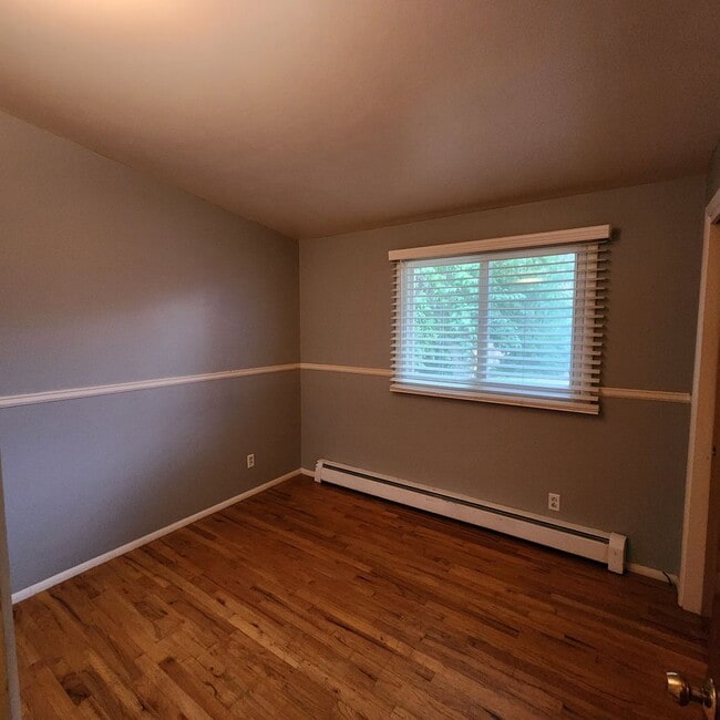 Building Photo - One Level Westside Ranch 4 bd, Single Garage