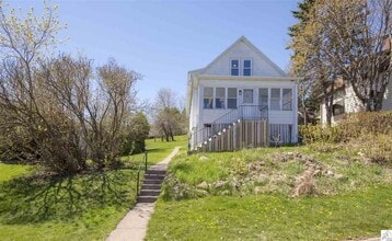 Building Photo - AVAILABLE JUNE 1ST- Terrific 3 Bed 2 Bath w/ Lake Views