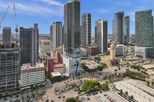 Building Photo - 398 NE 5th St