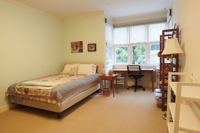 Building Photo - Cozy and spacious 3br condo in Presidio Heights