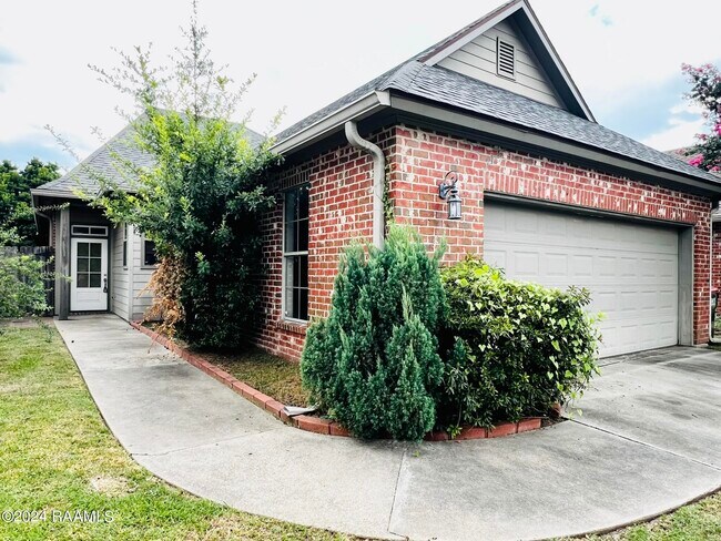 Building Photo - 125 Oakbend Dr