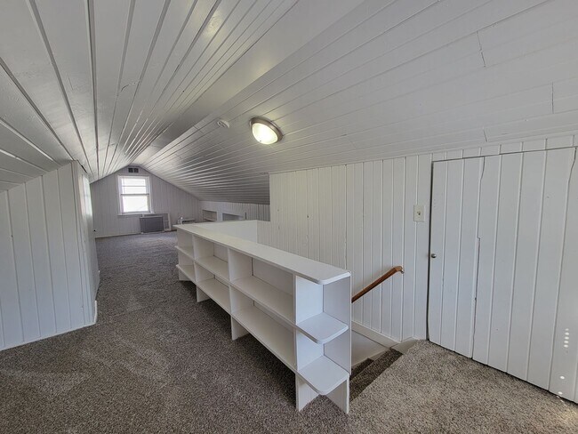 Building Photo - 3 Bed 2 Bath House