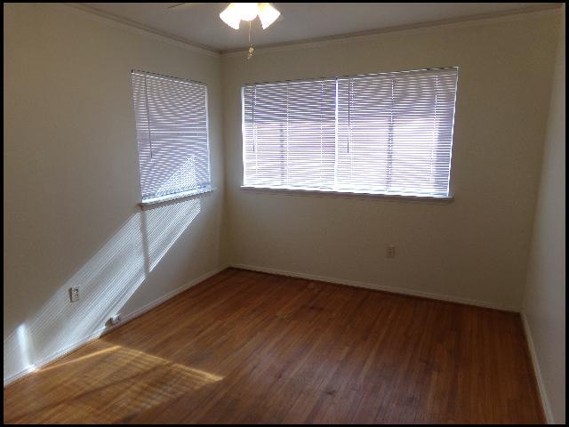 Building Photo - 408 Pickwick Ln