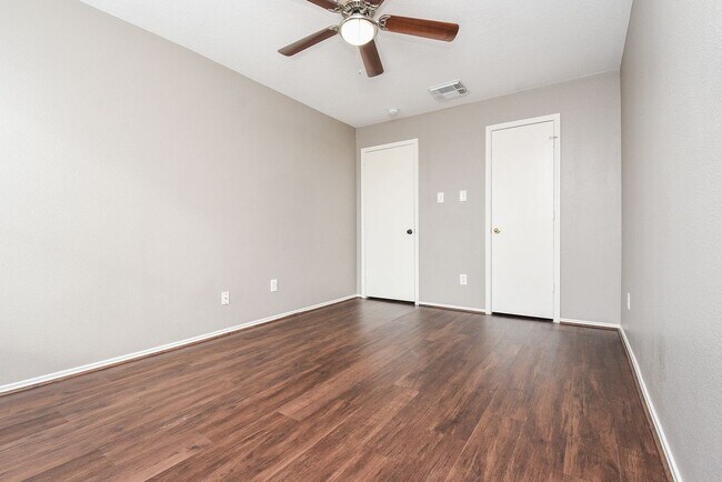 Building Photo - 642 Kiley Dr