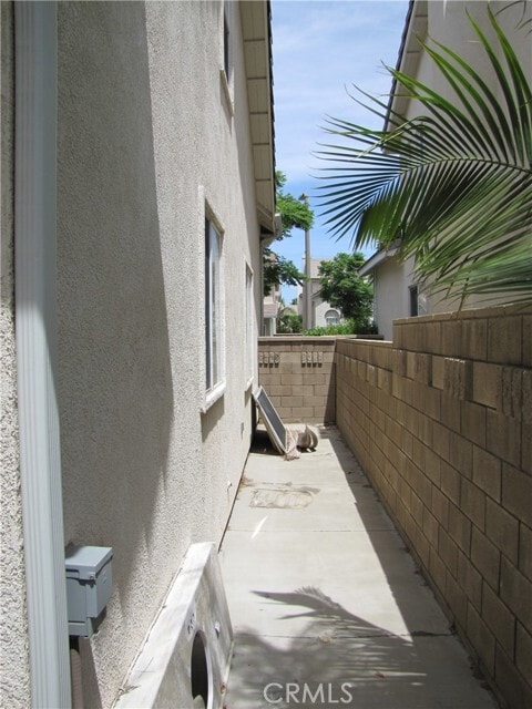 Building Photo - 5661 Knollside Way