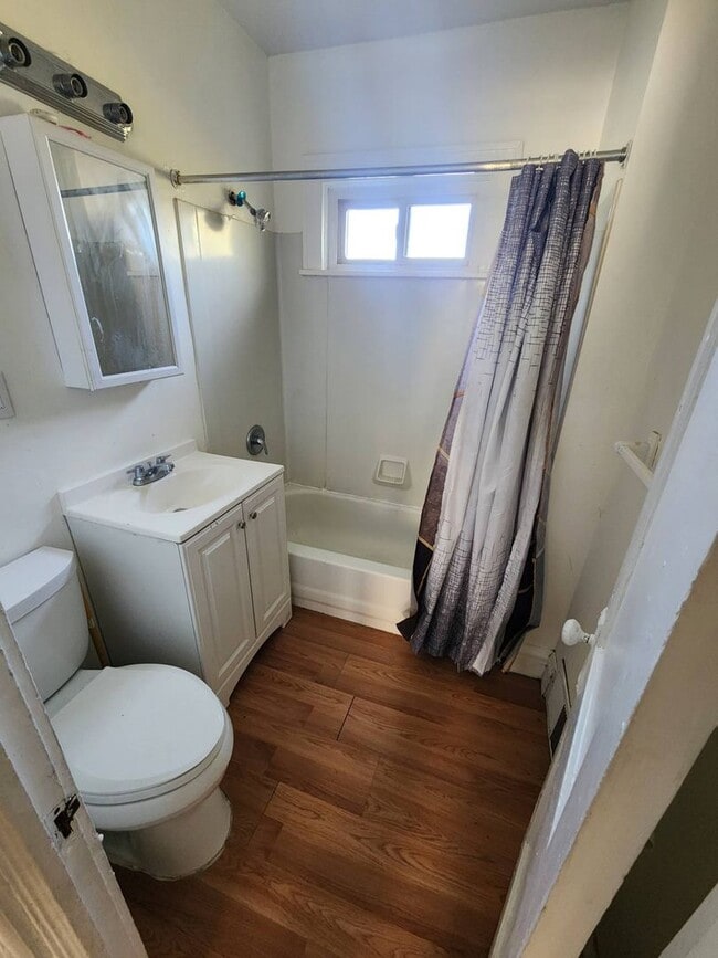 Building Photo - 13617 Glenside Rd