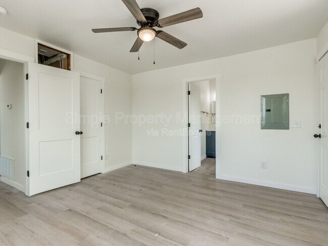 Building Photo - 814 W Hill St