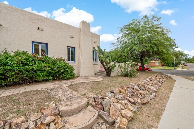 Building Photo - 2401