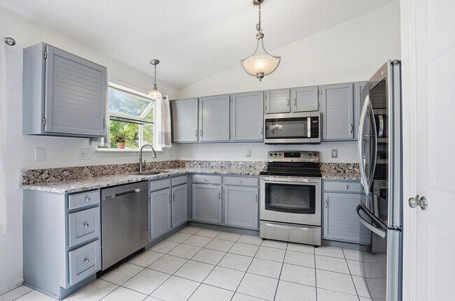 Building Photo - 3304 W 127th Ave
